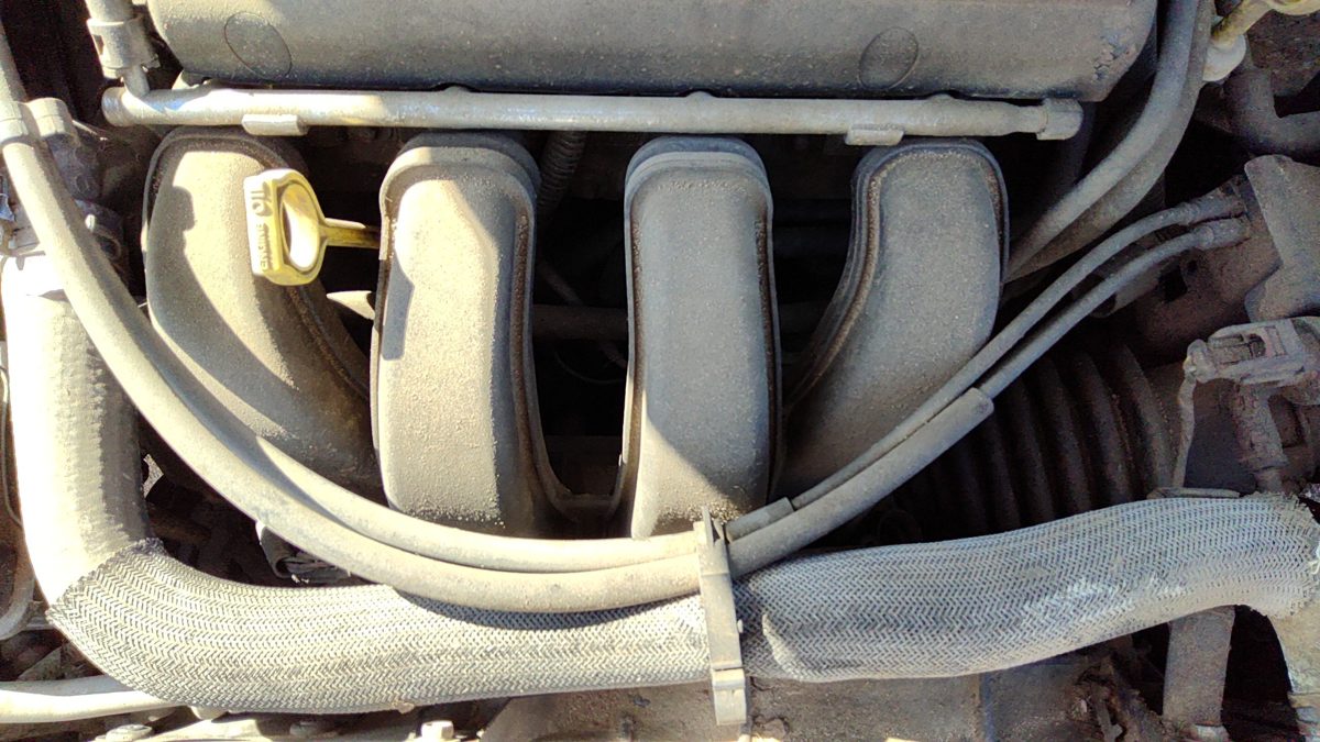 2000-2005 Dodge Neon Intake Manifold Oem 2.0L 04777379