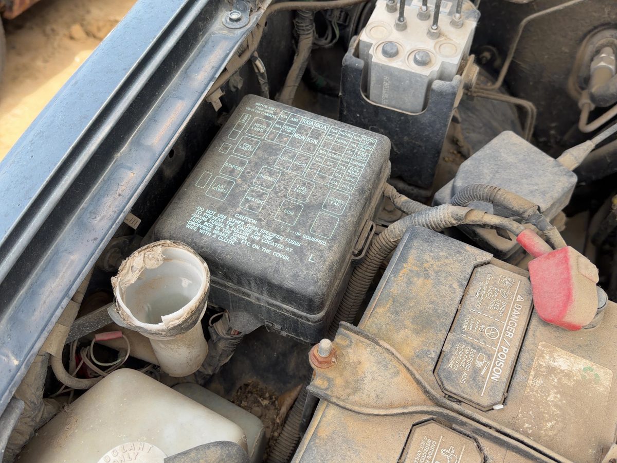 1998 Isuzu Rodeo Engine Fuse Box Power Distribution Panel Oem 3.2L