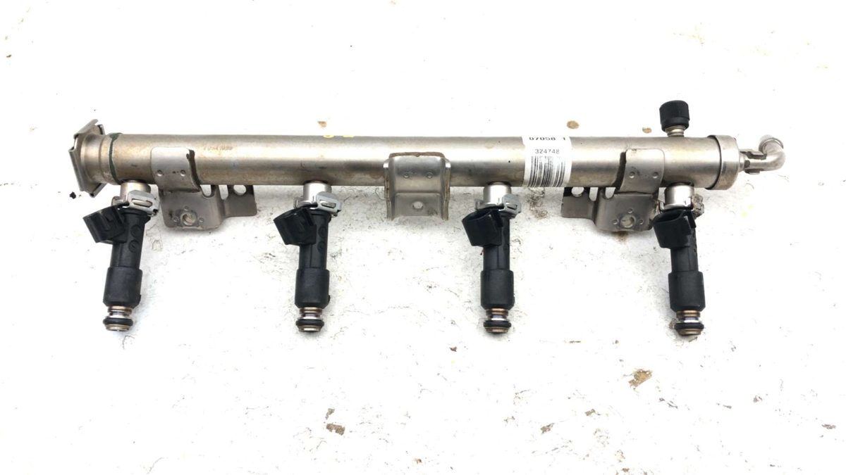 05-10 Cobalt Complete Fuel Rail With Injectors Set Loaded Oem 2.2L 12582219