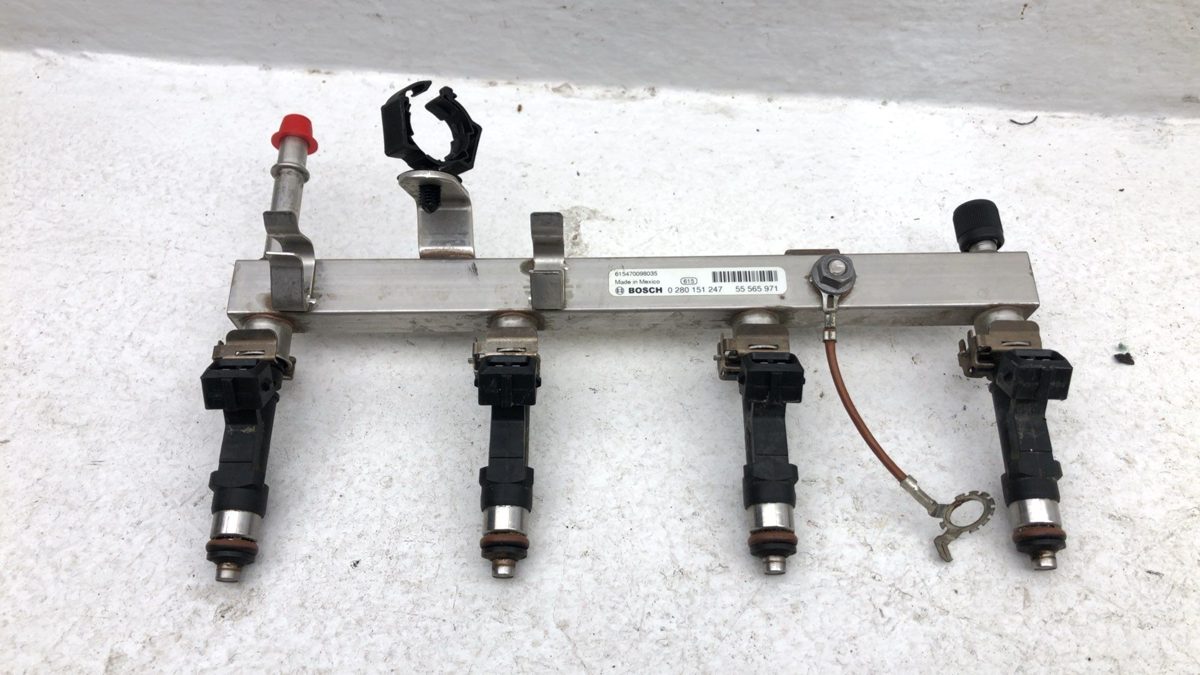2011-2016 Chevy Cruze Complete Fuel Rail With Injectors Set Loaded Oem 1.4L