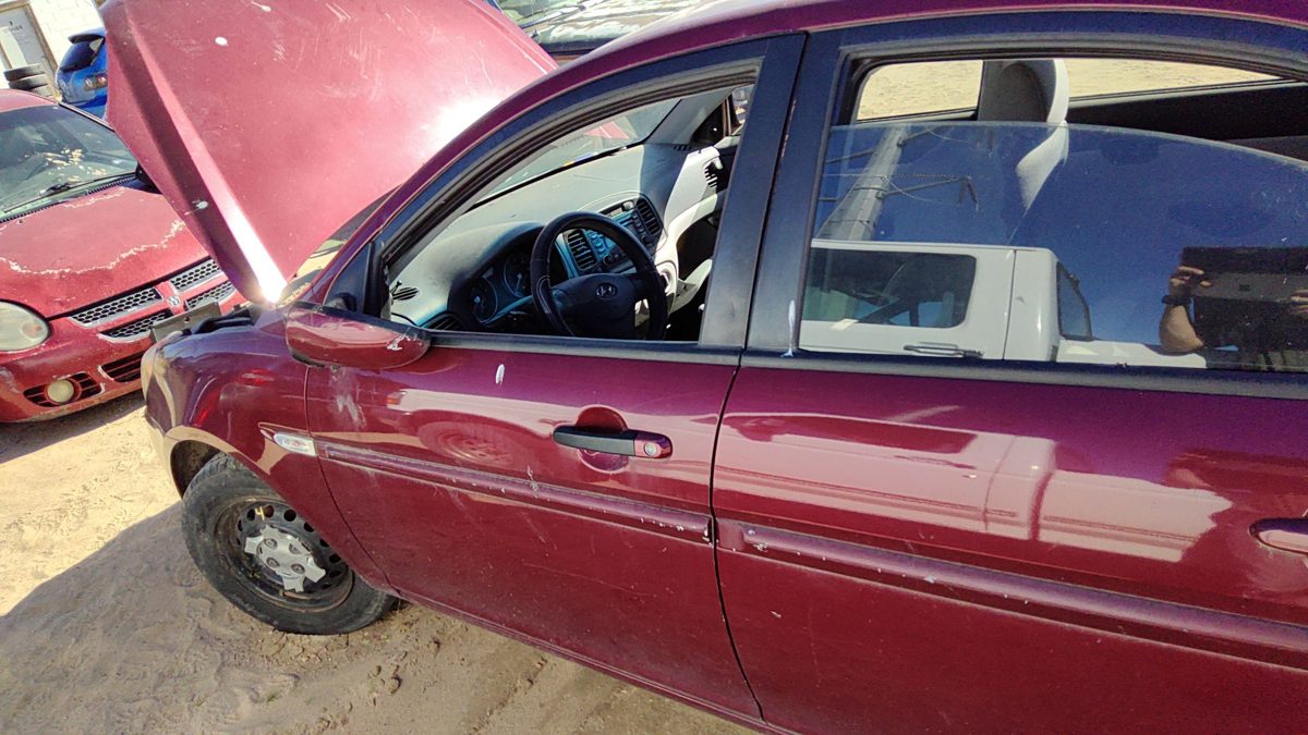 2007 Hyundai Accent Front Door