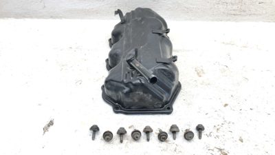 2000-2004 Nissan Xterra Driver Left Valve Cover With Bolts Oem 3.3L 132654S100