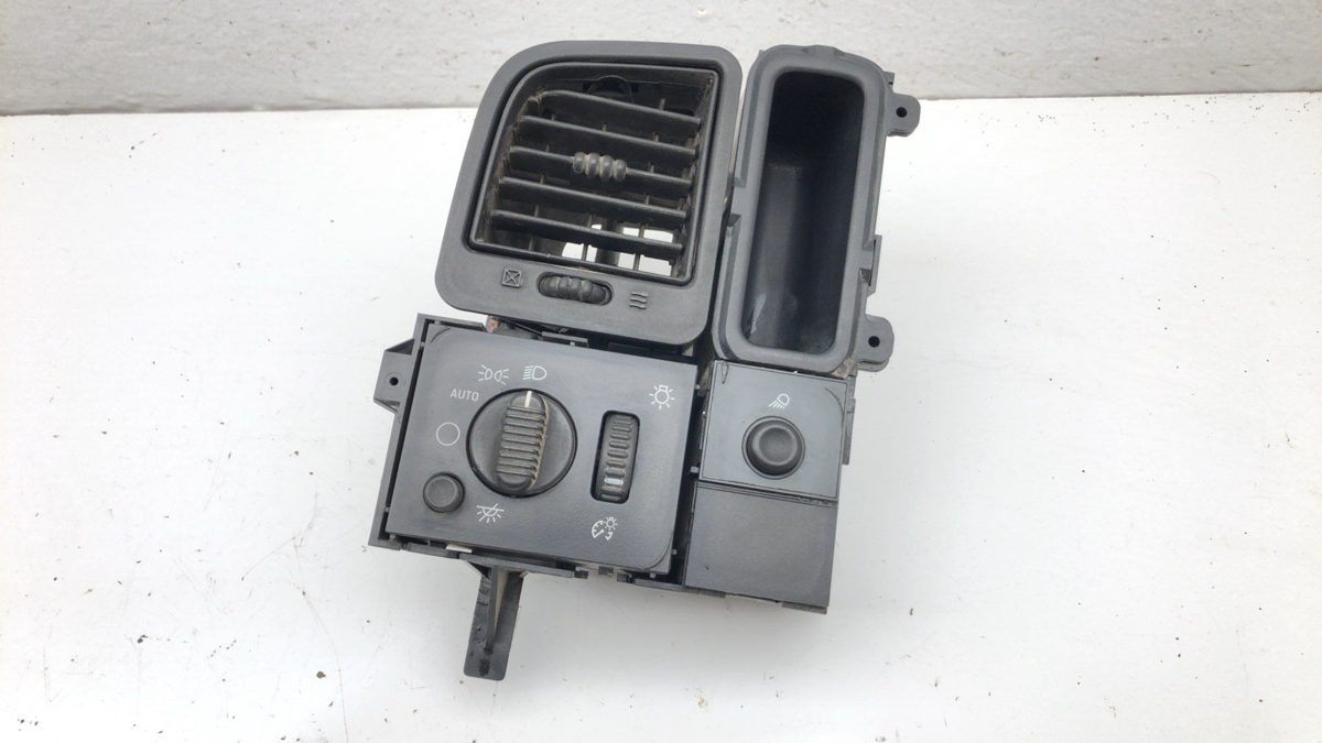 2007-2009 Chevy Silverado Headlight Switch Assembly Cargo Light 15034164