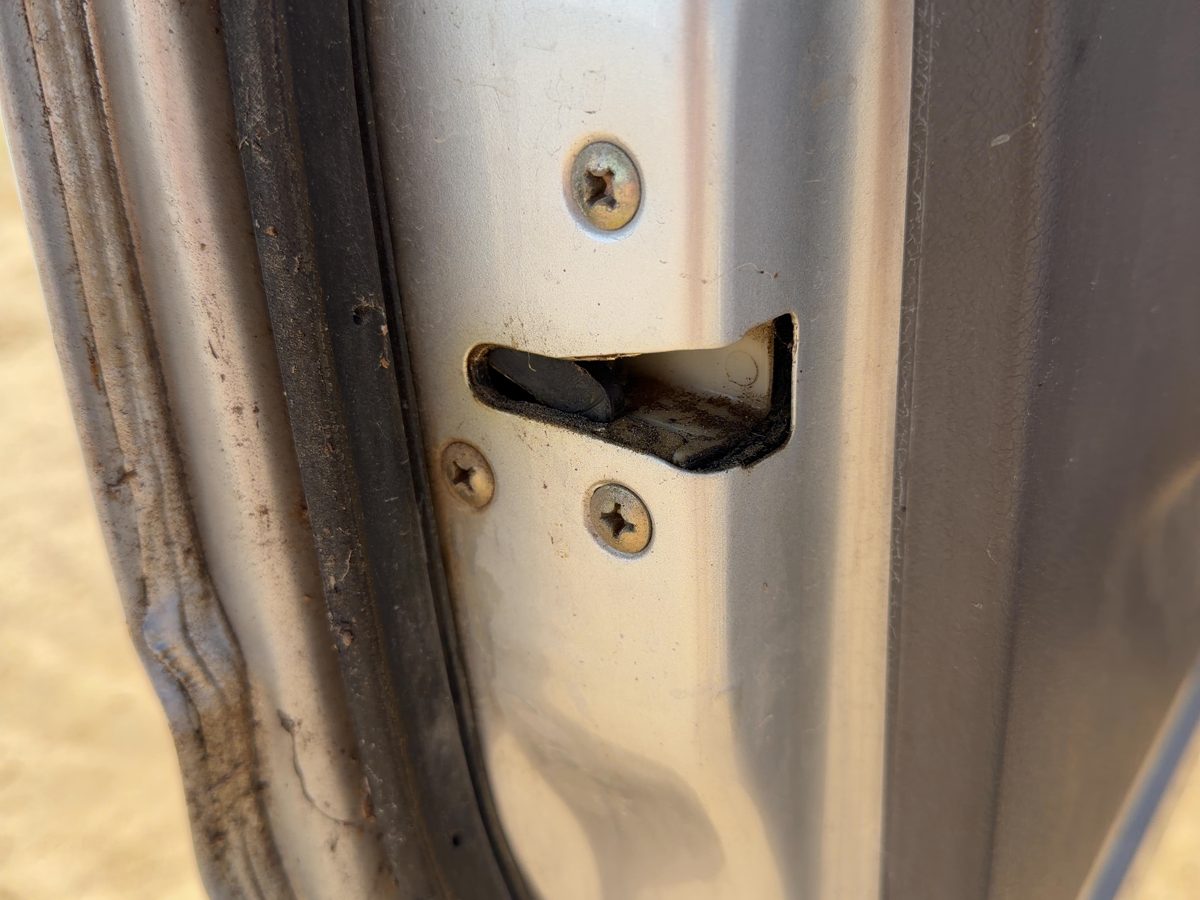 1991 Isuzu Pup Driver Left Front Door Latch With Rods/Cables Oem