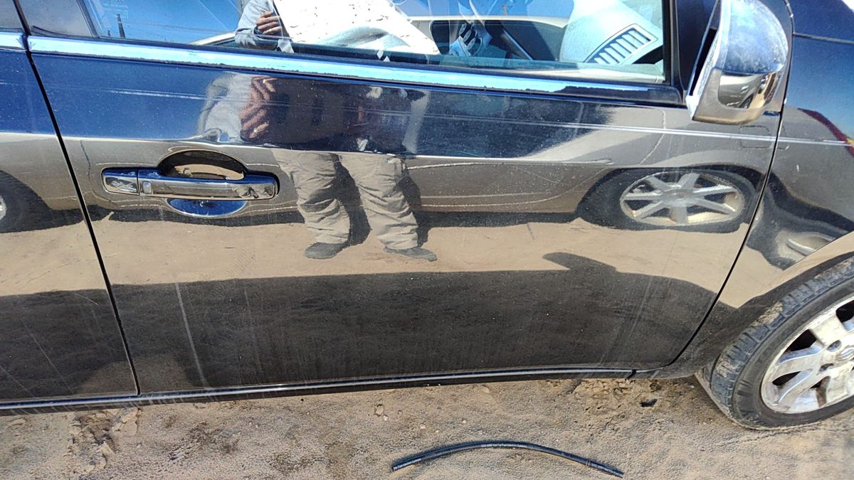 2007 Nissan Sentra Front Door