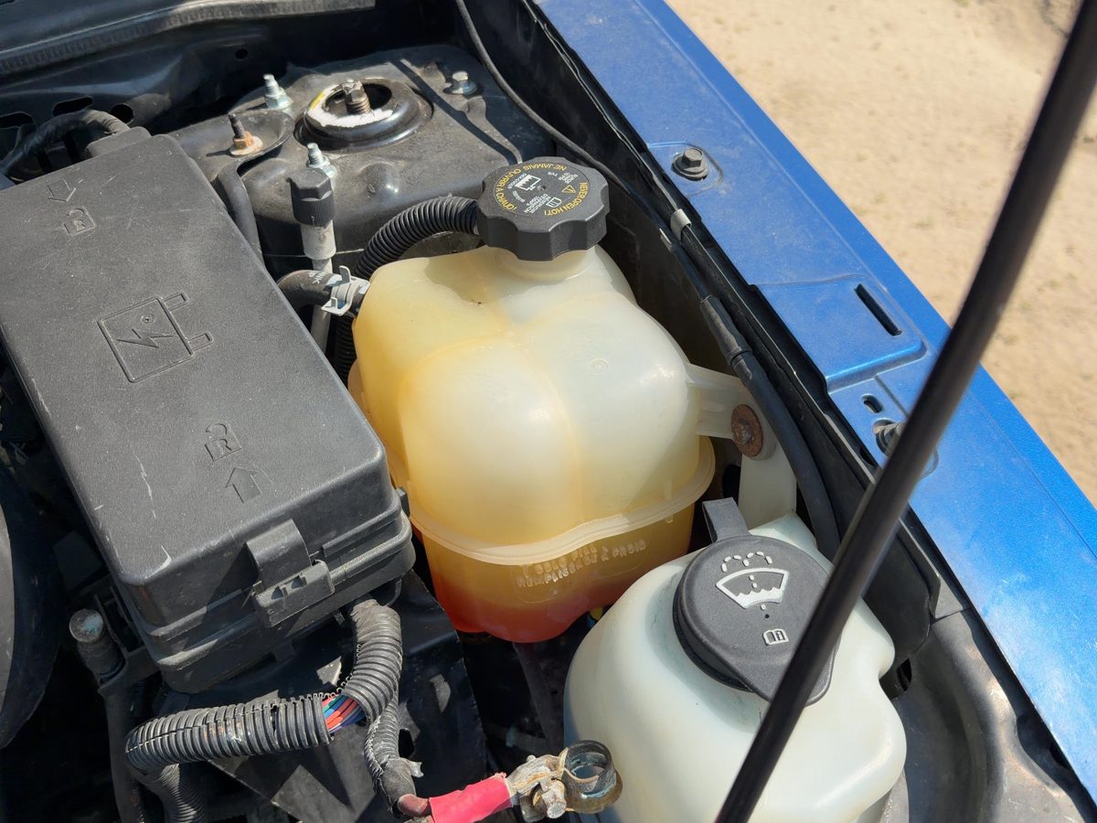 2005 Saturn Vue Coolant Recovery Bottle