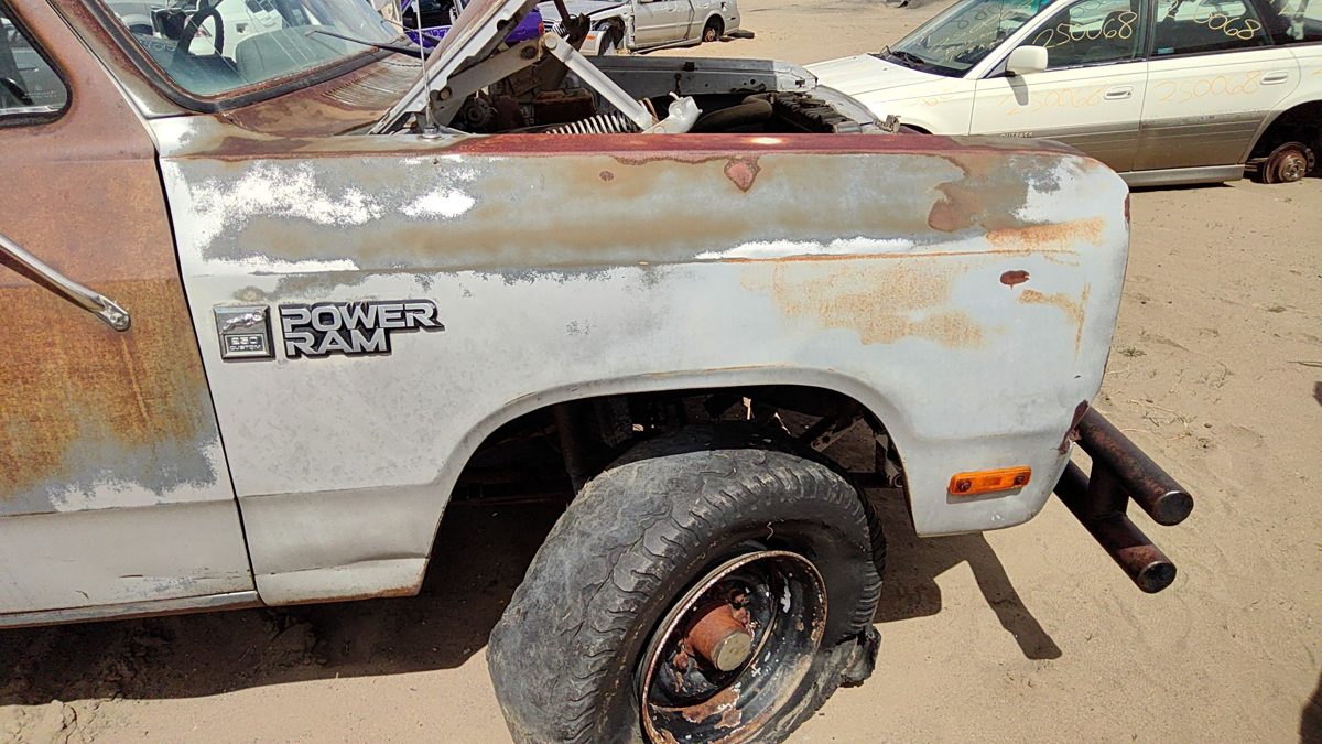 1986 Dodge Pickup 250 Fender