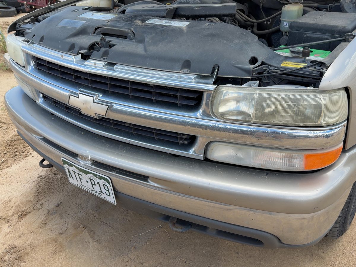 2001 Suburban 1500 Grille