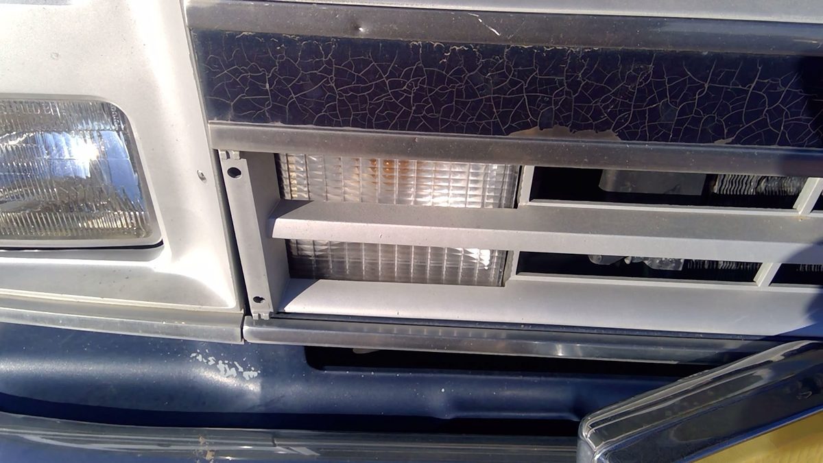 1989 Chevy G20 Van Passenger Right Front Turn Signal Light Lamp Grille Mounted