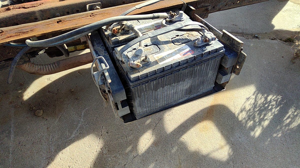 95-98 Isuzu Npr Complete Battery Box Mount Tray With Hold Down Oem 4Bd2 3.9L