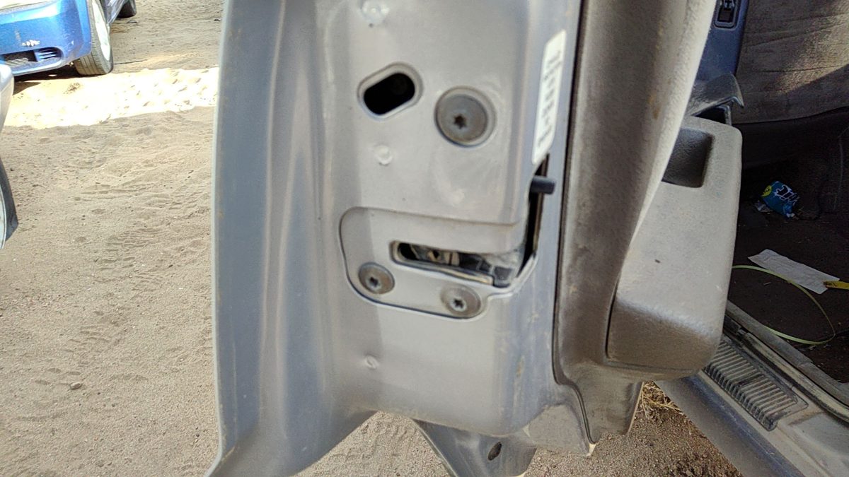 93-95 Jeep Grand Cherokee Driver Left Rear Door Latch With Rods/Cables Oem Back