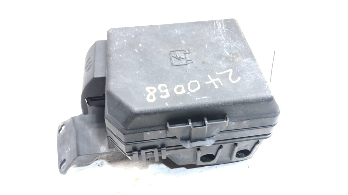 2008-2011 Chevy Impala Fuse Box Oem Engine Compartment 3.5L 25860747