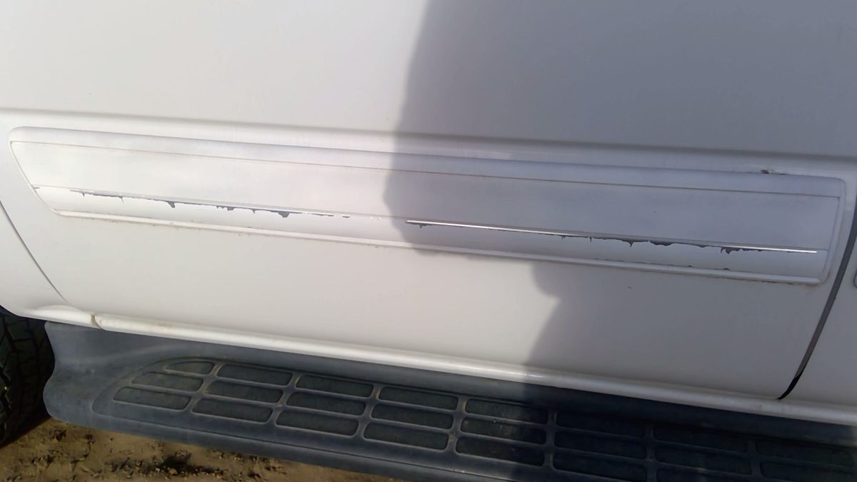 2005 Chevy Suburban Passenger Right Rear Moulding From Door Back Trim White 50U