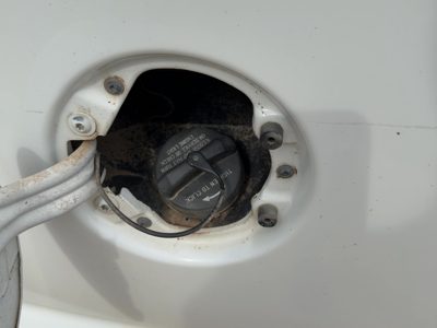 2004-2010 Dodge Dakota Fuel Filler Neck Assembly With Gas Cap Oem 52013208Aa