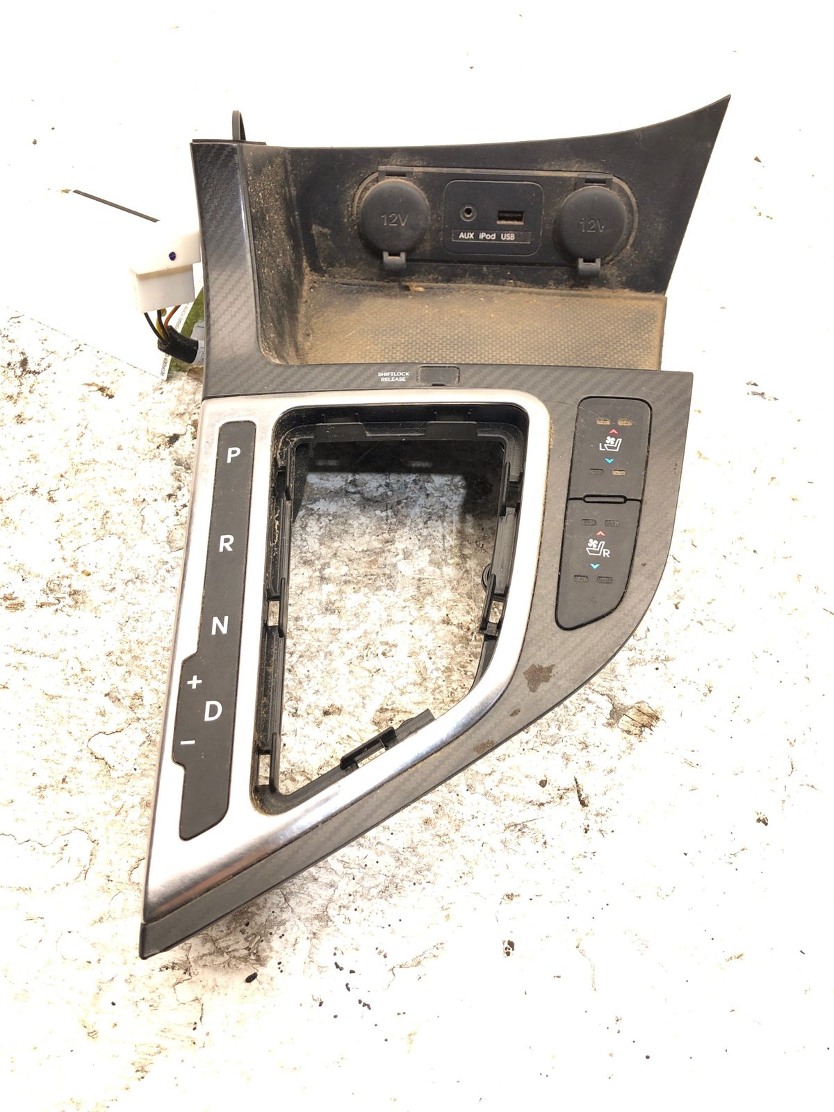 2012 Kia Optima DASH CARGER PORT ASSEMBLY WITH SHIFTER TRIM Bezel OEM