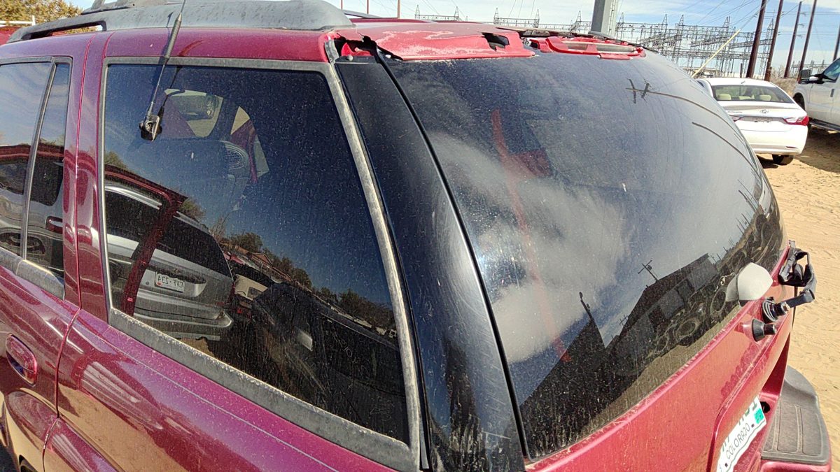 2002 Chevy Trail Blazer Driver Left Rear Moulding On Quarter Panel Oem