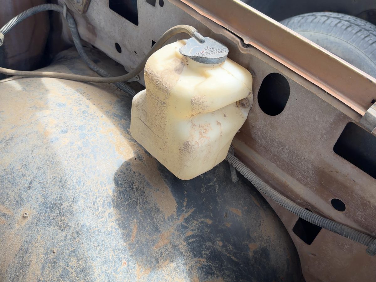 80 Silverado C20 Windshield Washer Fluid Reservoir With Pump Oem Wiper Tank