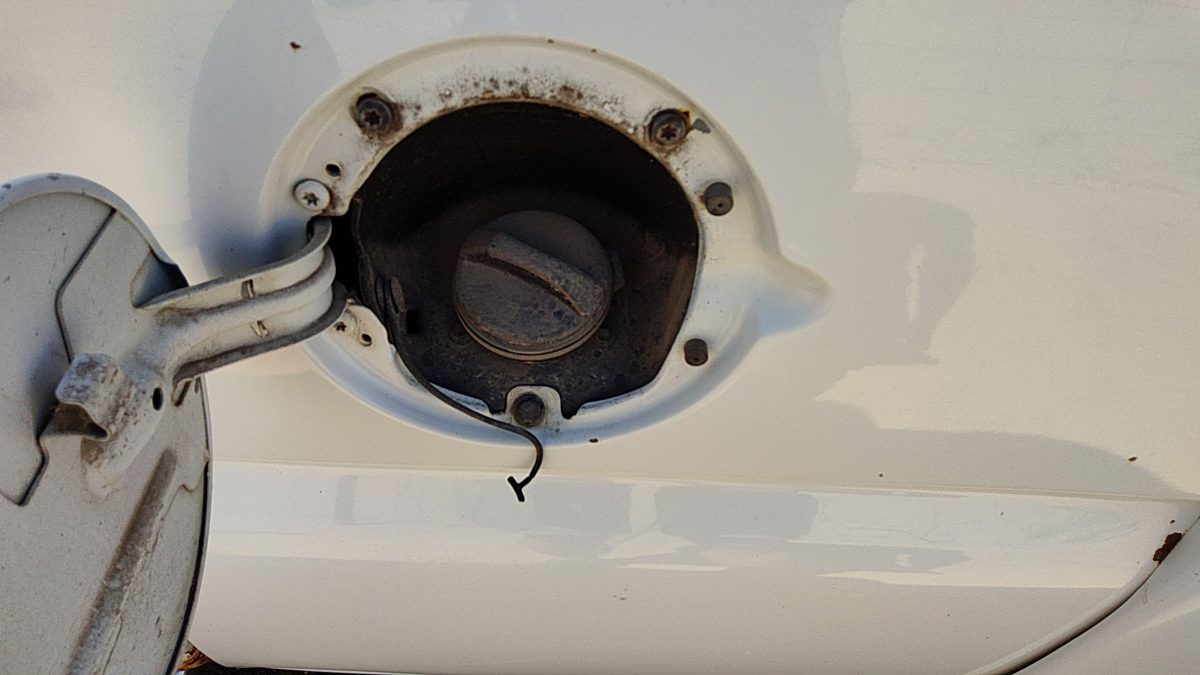 2004-2007 Sierra 1500 Hd Fuel Filler Neck Assembly With Gas Cap Oem 15289908