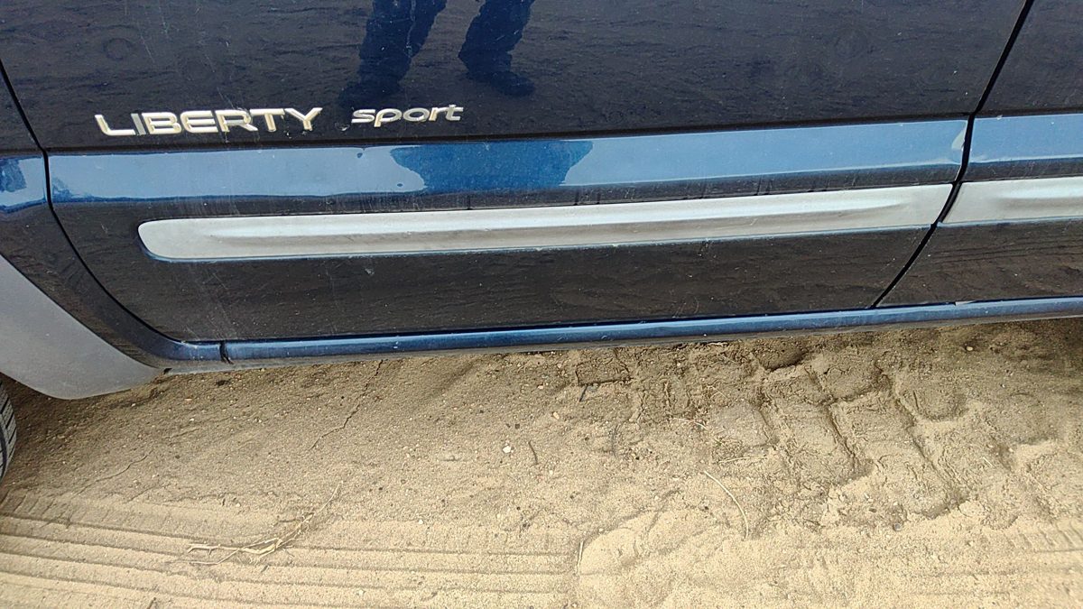 2002 Jeep Liberty Front Door Moulding