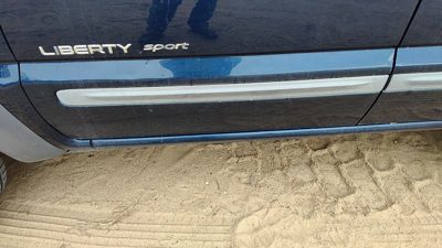 2002 Jeep Liberty Front Door Moulding