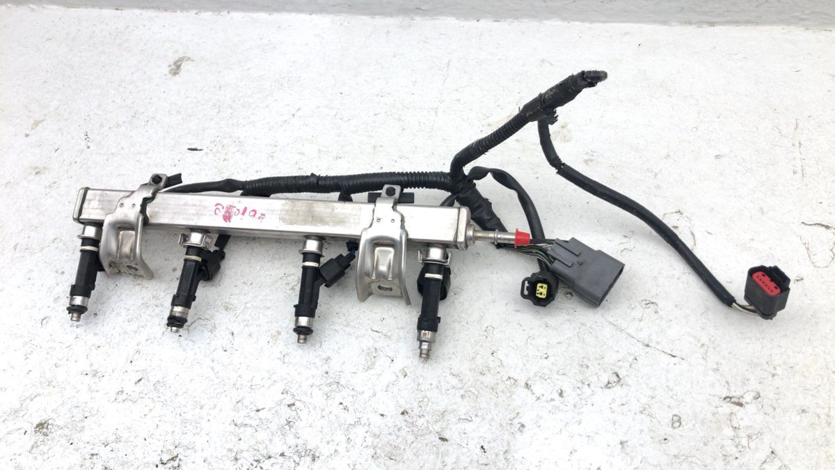 2004-2005 Mazda 3 Complete Fuel Rail With Injectors Set Loaded Oem 2.3L