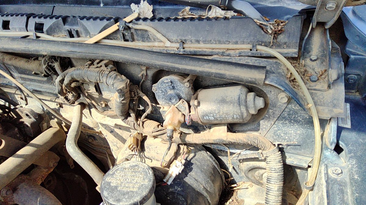 1997 Suzuki Sidekick Wiper Motor Front
