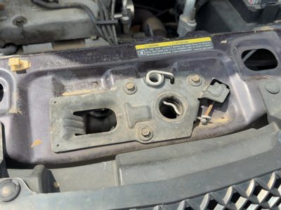 2005-2006 Chevy Equinox Hood Latch Assembly With Bracket Oem 19121064