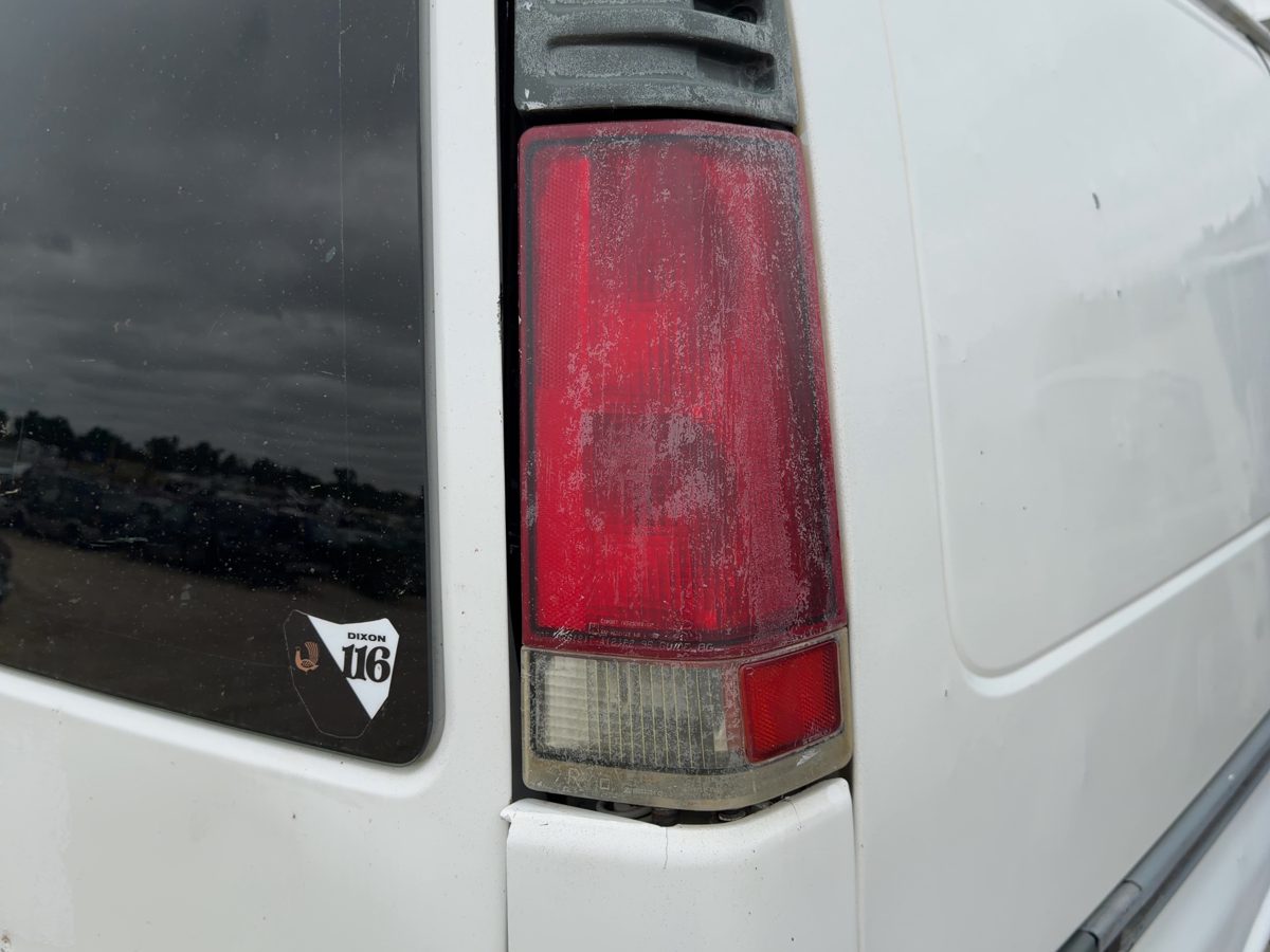 2000-2002 Chevy Express Van 2500 Passenger Right Tail Light Brake Lamp Oem Rear