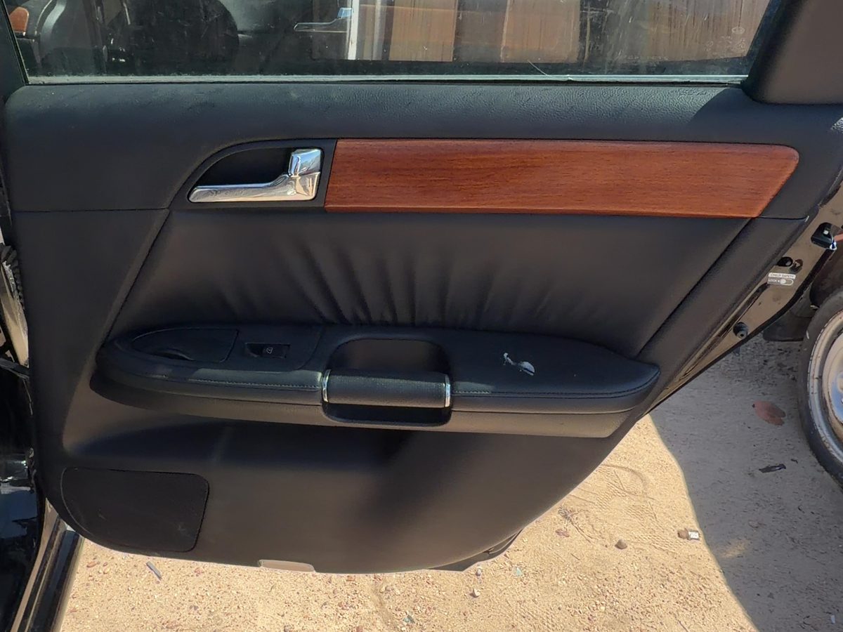 06-07 M35X Passenger Right Rear Door Trim Panel With Switches Back Wood Graphite