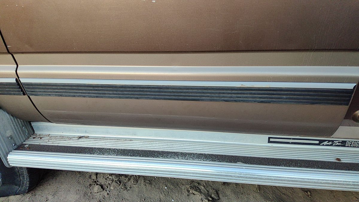 1992-1999 Chevy Suburban Passenger Right Rear Moulding From Door Back Trim Strip