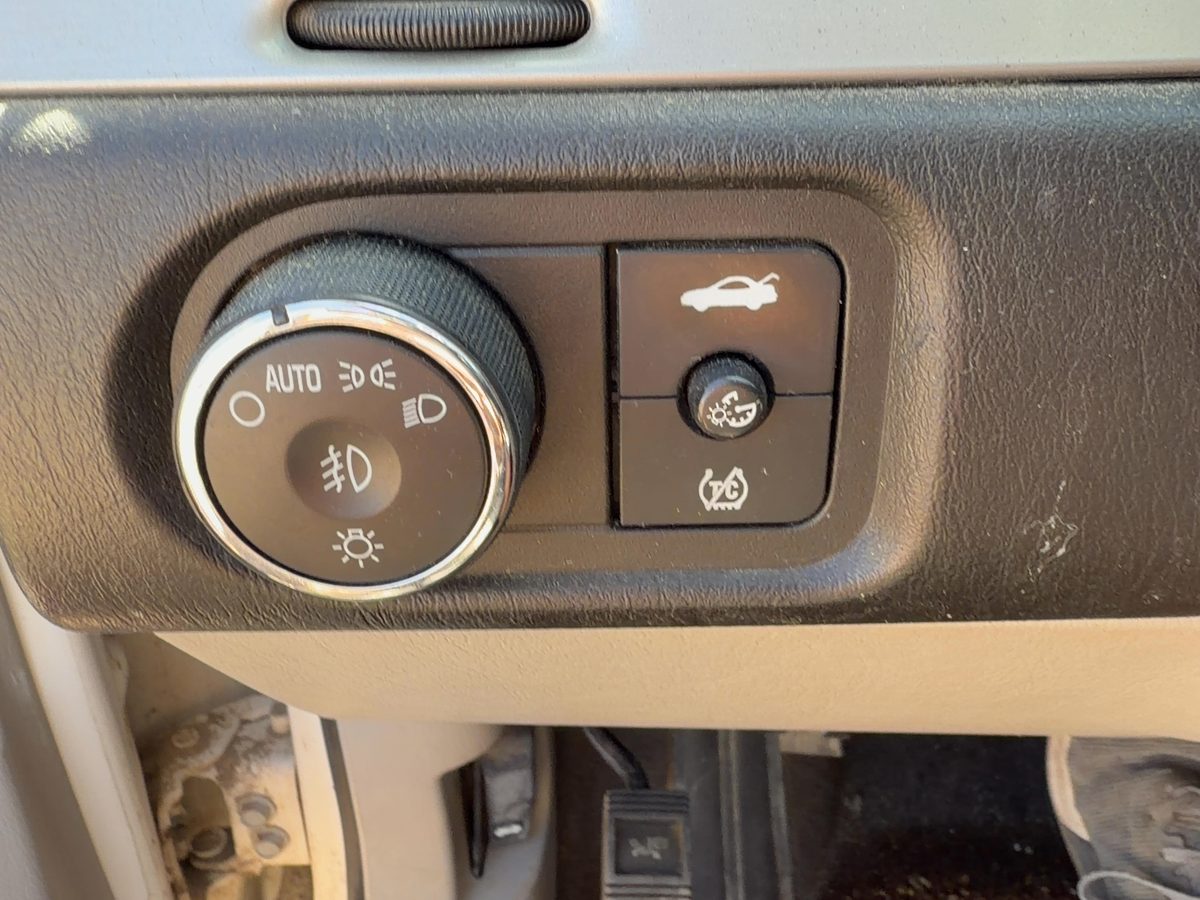2006-2007 Chevy Monte Carlo Headlight Switch Control Knob Buttons Dash Oem