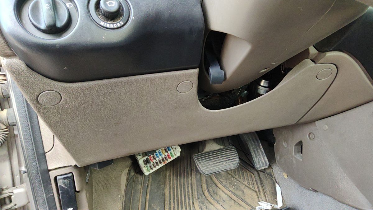1995-1997 Ford Contour Lower Dash Under Column Knee Bolster Trim Panel Ul Tan