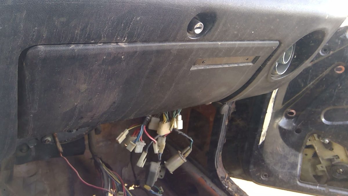 1971 Nissan Datsun 240Z Glove Box Assembly Complete Door With Latch Hinge Broke