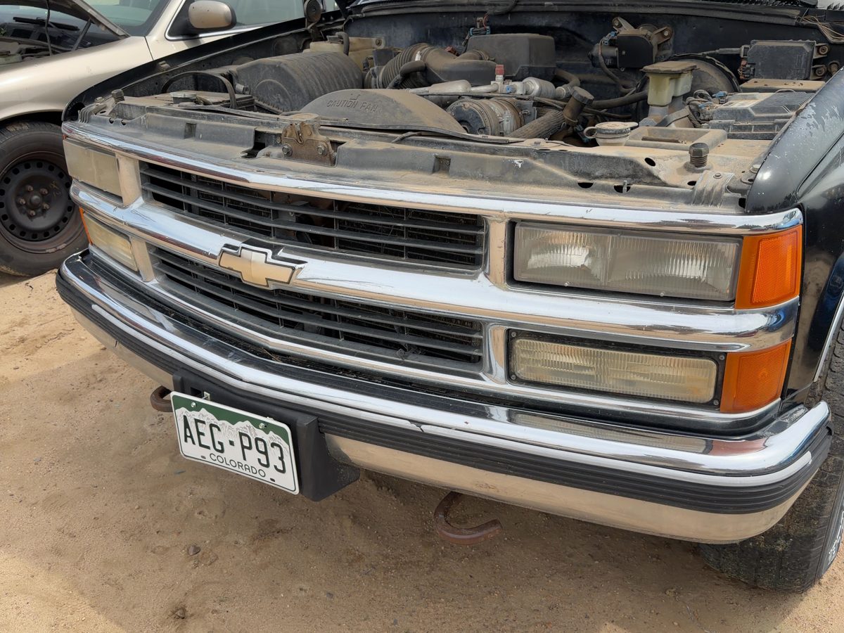 1994-1999 Chevy Silverado 1500 Front Grille Assembly Oem 15981106