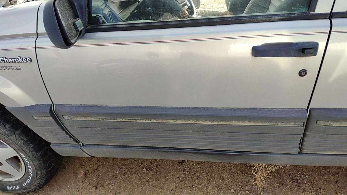 1994 Jeep Grand Cherokee Front Door