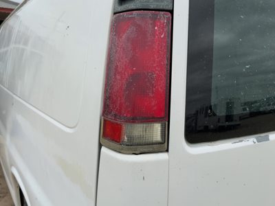 2000-2002 Chevy Express Van 2500 Driver Left Tail Light Brake Lamp Oem Rear