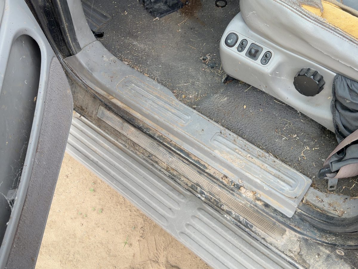 2001 Ford Expedition Driver Left Lower Sill Step Moulding Trim Panel Oem Gray 12