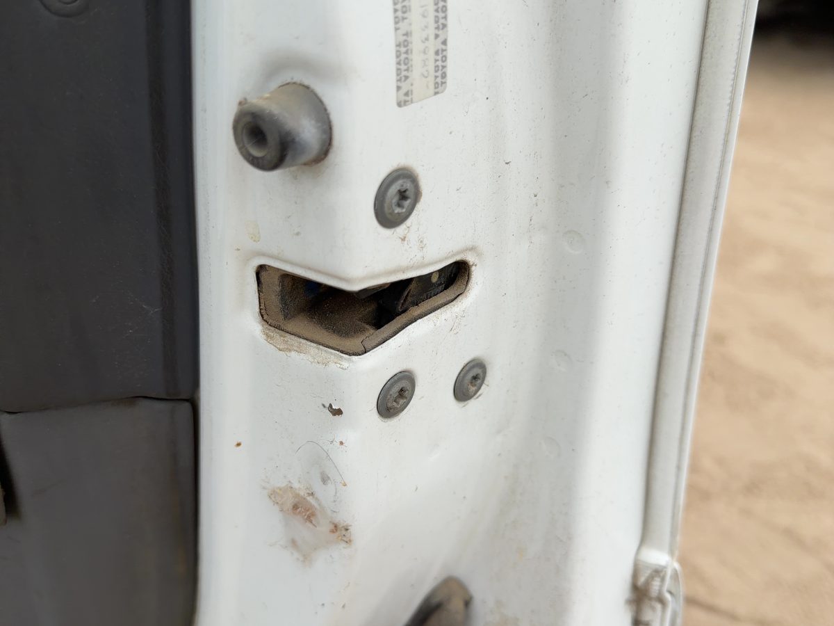 2000 Toyota Camry Front Door Latch