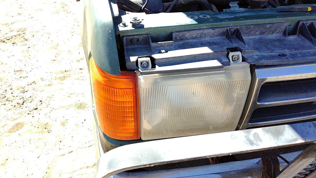 1988 Ford Pickup F150 Headlamp Assembly