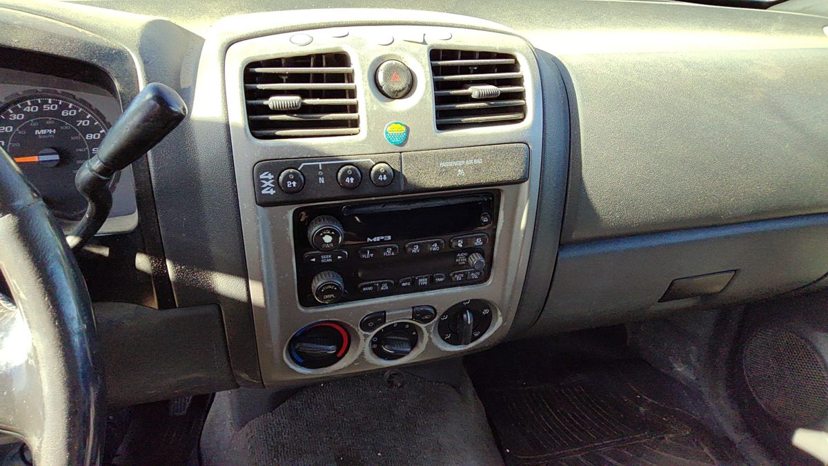 2004-2012 Gmc Canyon Trim Bezel Around Radio Surround Dash Panel Oem 15891818