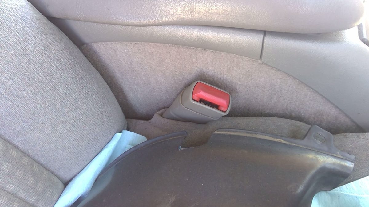 1998 Chevy S10 Blazer Passenger Right Front Seat Belt Buckle Receiver Gray 92H
