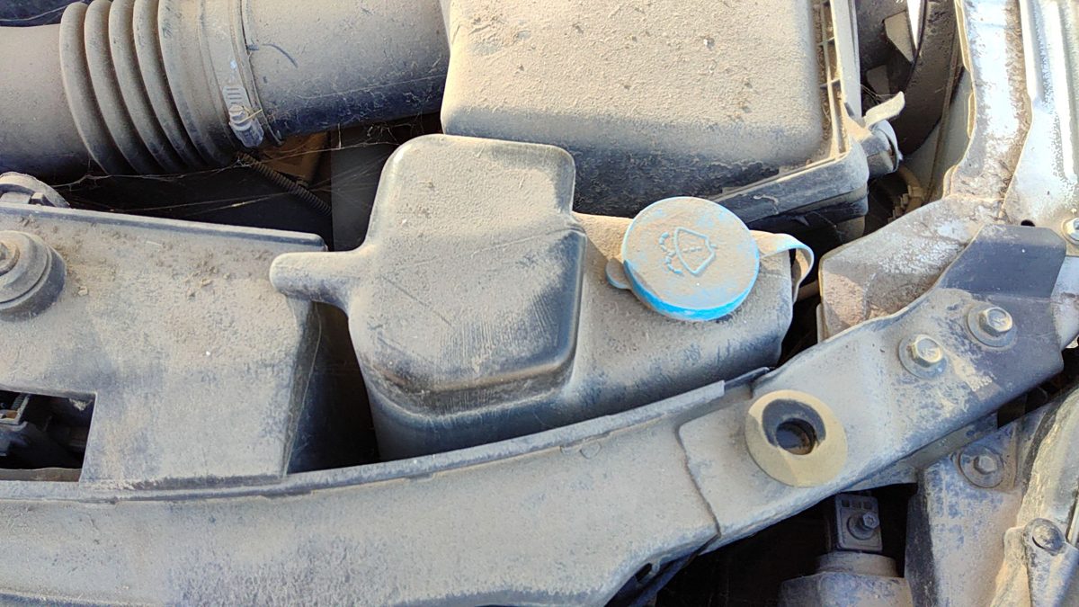 2004-2015 Nissan Titan Windshield Washer Fluid Reservoir With Pump Wiper Tank