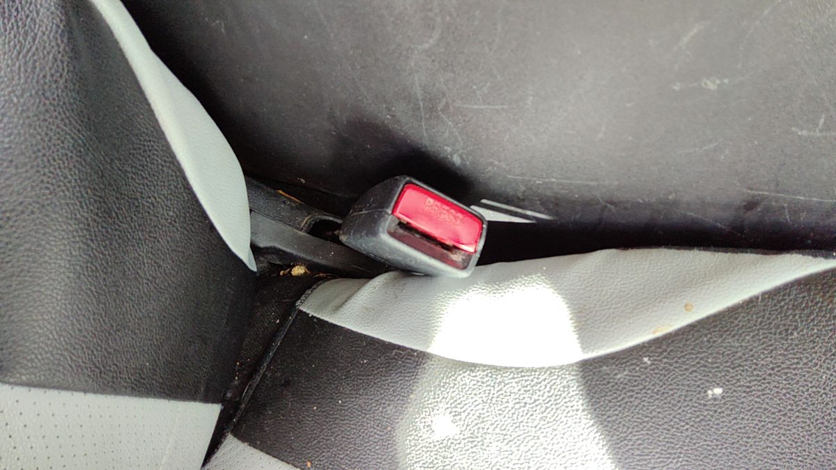 00-05 Mitsubishi Eclipse Passenger Right Front Seat Belt Buckle Receiver Black