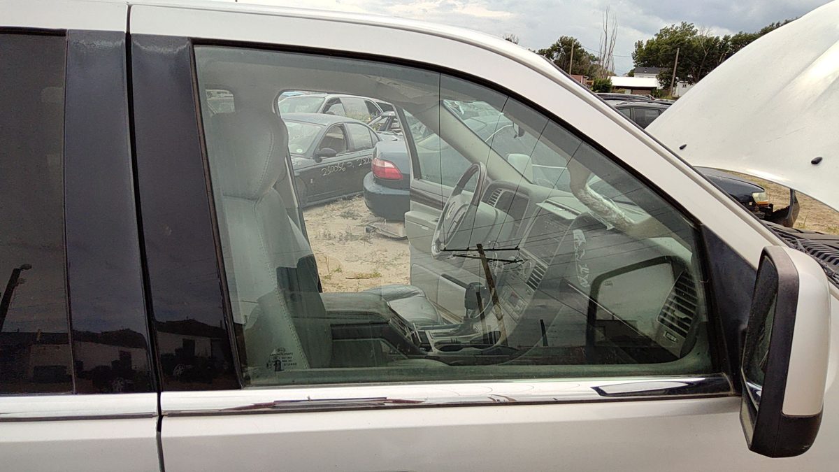 2003-2005 Lincoln Aviator Passenger Right Front Side Window Door Glass Oem