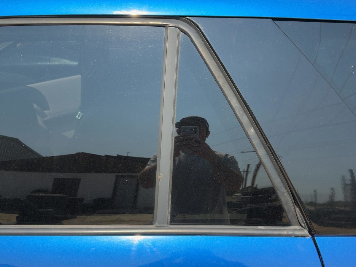 2005 Saturn Vue Rear Vent Glass/window