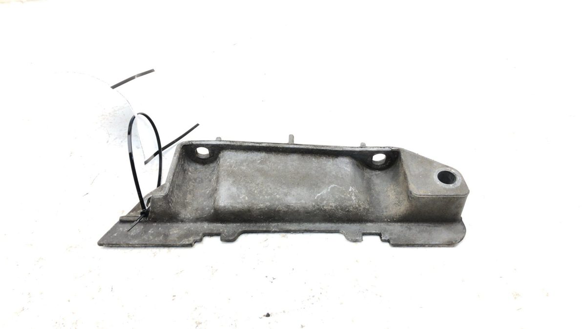 2001 Chrysler Pt Cruiser Transmission Mount Bracket Oem Bracket 2.4L At