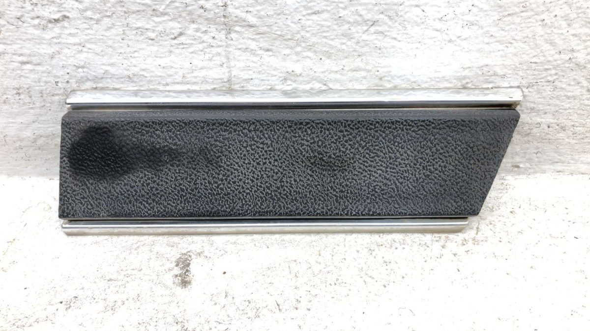 1989 Dodge D100 Passenger Right Fender Rear Molding Oem Trim Strip