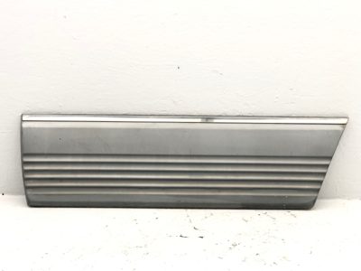 1981-1985 Mercedes 300Sd Driver Left Rear Lower Door Moulding Only 1267300805