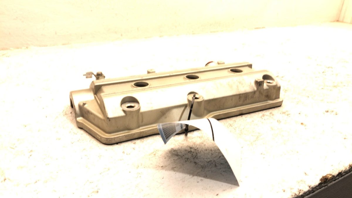 1988 Toyota Camry Rear Back Valve Cover Oem 2.5L V6