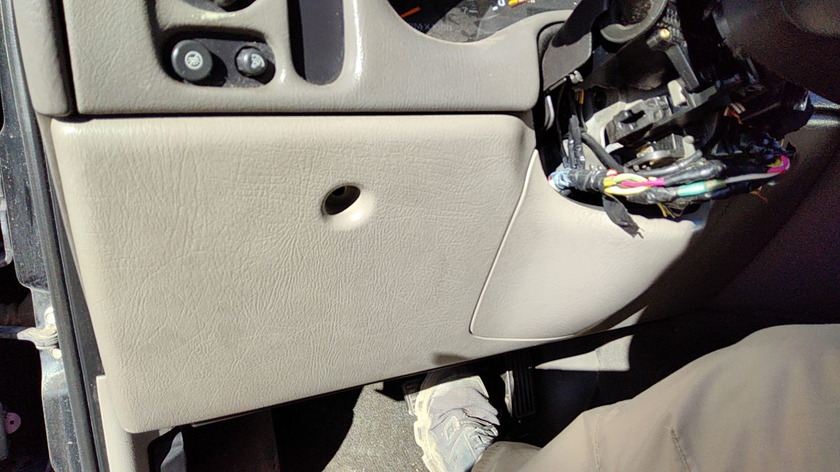 02-03 Trail Blazer Lower Dash Under Column Knee Bolster Trim Panel Gray 95D